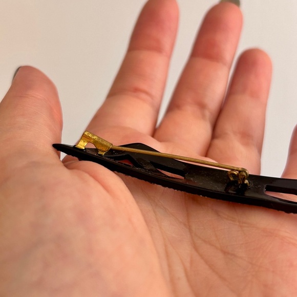 Art Deco Rhinestone Bow Brooch – Late 1920s to 1930s Celluloid Plastic Pin - Picture 6 of 7